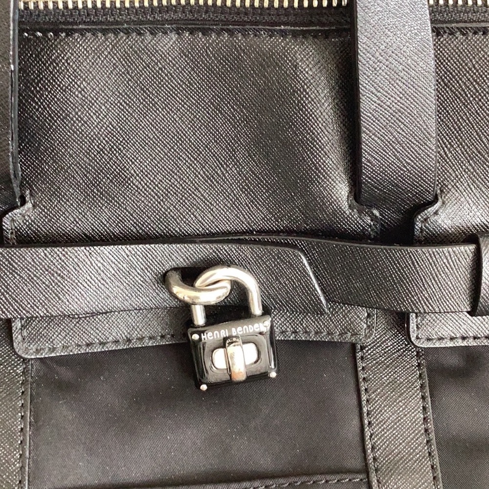 Henri Bendel mini jetsetter black with silver hardware - Picture 4 of 11